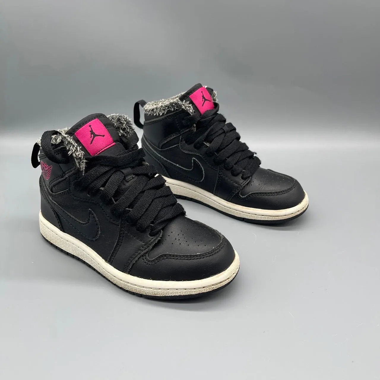 Nike / Air Jordan 1 Retro High 'Black Pink' / Runner / US11