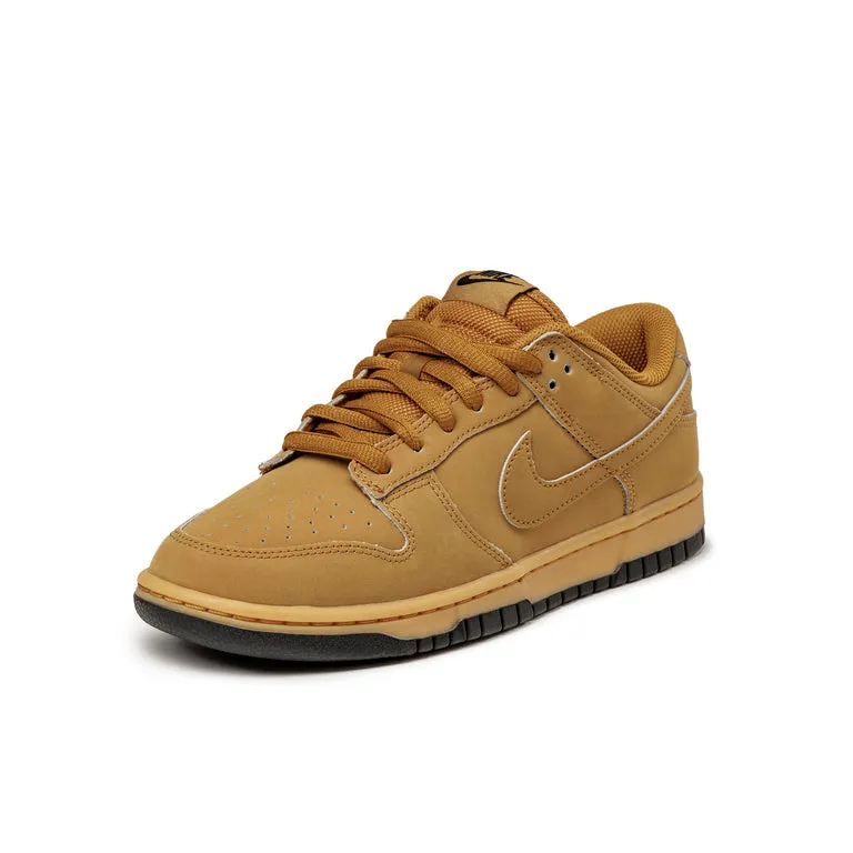 Nike Dunk Low Retro SE Wheat / Wheat / Gum Yellow / Black