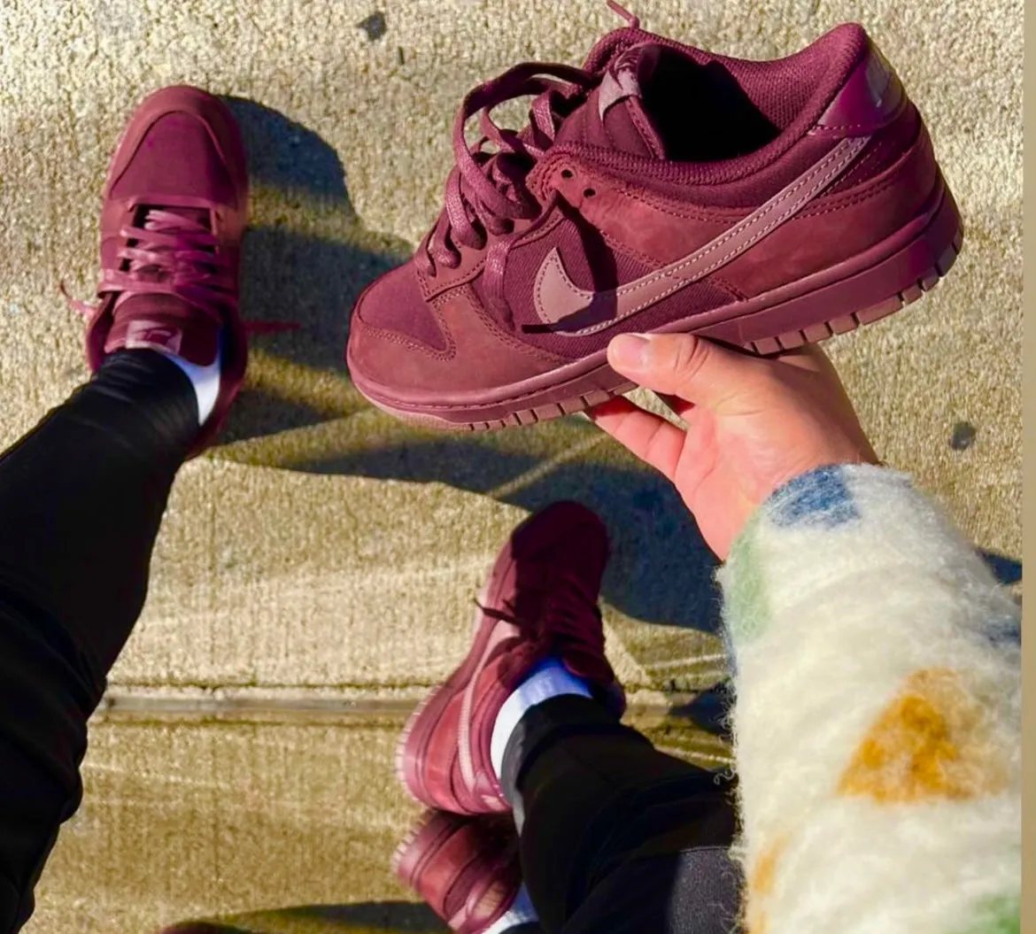 NIKE DUNK LOW TRIPLE MAROON