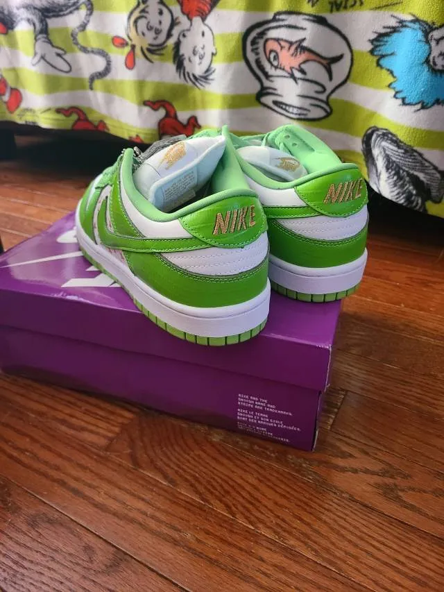 Nike Sb Dunk Low Supreme Mean Green