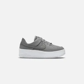 Nike     wmns air force sage low