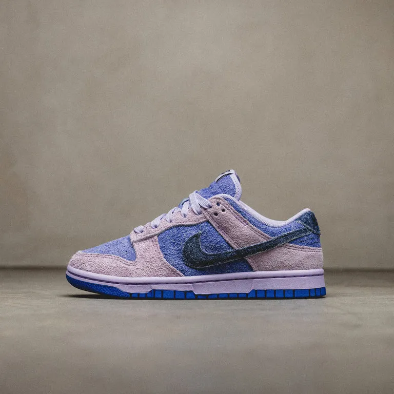 Nike Wmns Dunk Low SE *Hydrangeas* Hydrangeas / Deep Royal Blue