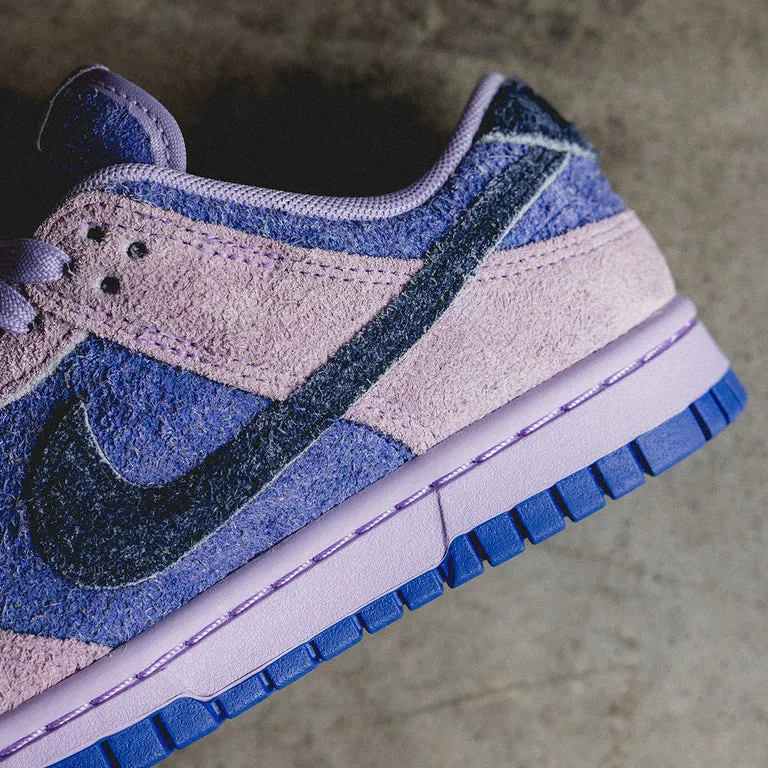 Nike Wmns Dunk Low SE *Hydrangeas* Hydrangeas / Deep Royal Blue